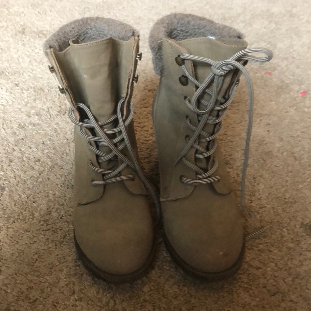 tan brown boots with chunky heel